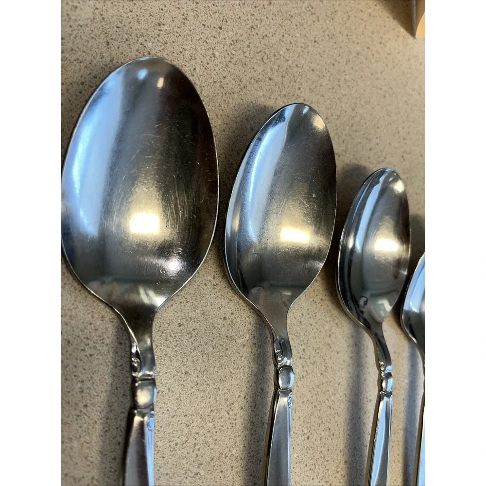 9 Piece Set ONEIDACRAFT PREMIER STAINLESS SHORELINE 3 Forks, 1 Knife & 5 Spoons.